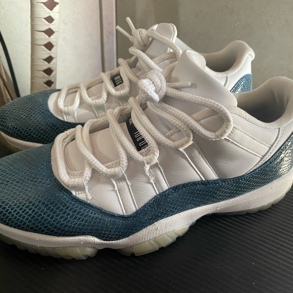 Jordan 11 lows navy blue snakeskin size 10.5